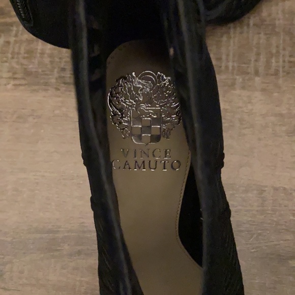 Sale❣️ NWT Vince Camuto Suede Caged Heels, size 7 - Picture 5 of 5